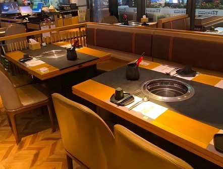 韩式烤肉店下排烟炭火烤肉桌案例 韩式烤肉店下排烟炭火烤肉桌案例