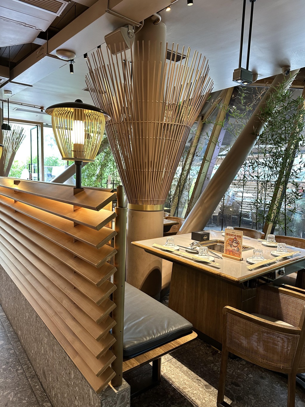 川西坝子火锅店桌椅