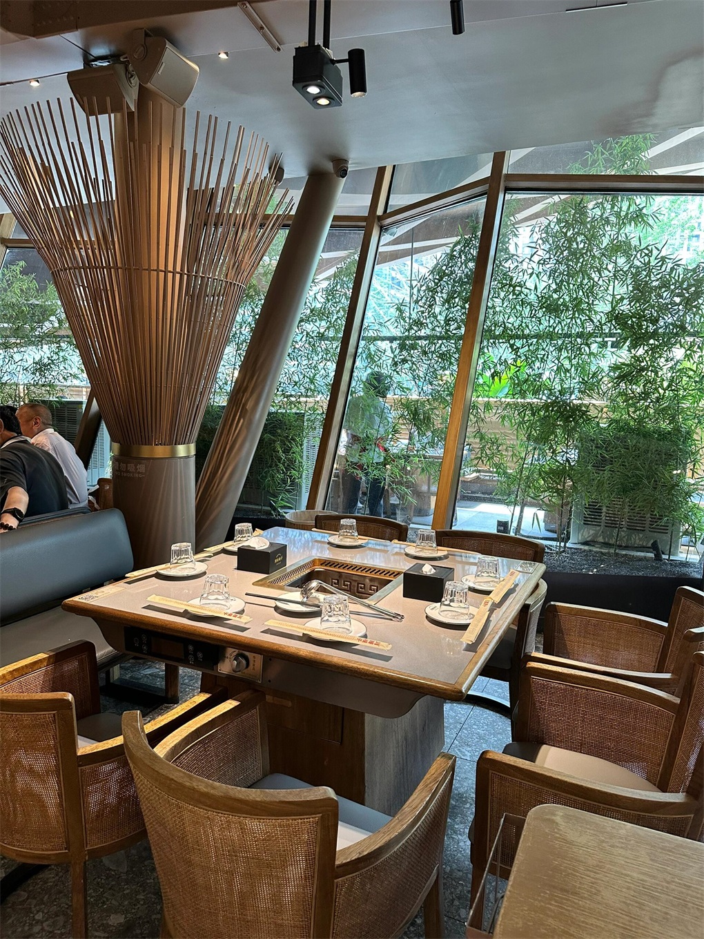 川西坝子火锅店桌椅