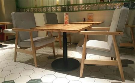 餐厅桌子椅子