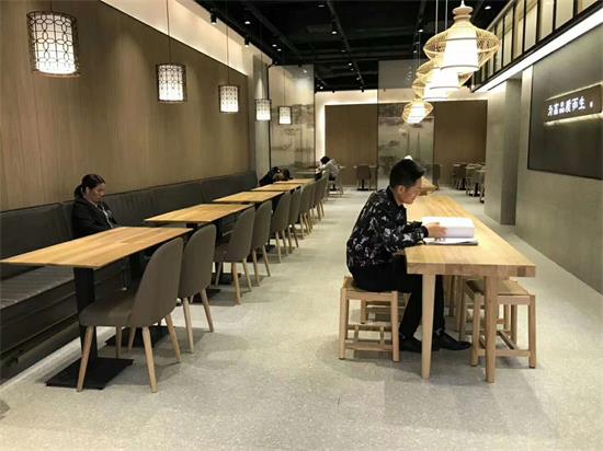 快餐品牌美颐美鲍汁排骨饭餐厅桌椅