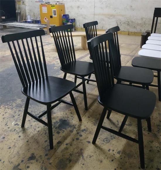 木屋烧烤桌椅供应商生产椅子
