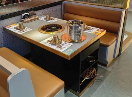 自助烤肉店上排烟炭火无 自助烤肉店上排烟炭火无